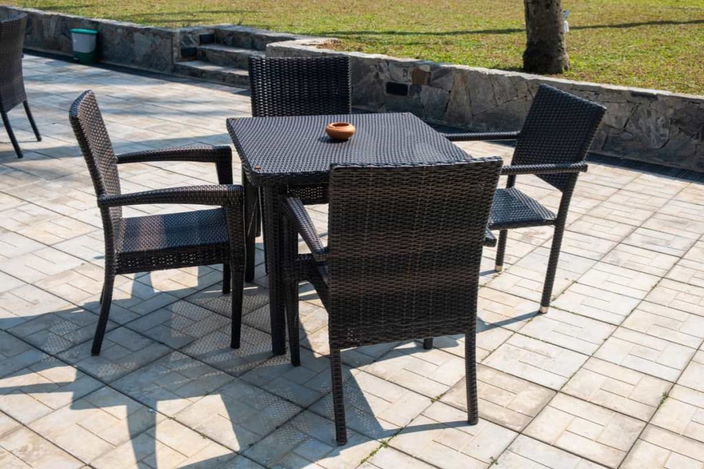 como limpiar mesa y sillas de ratan
