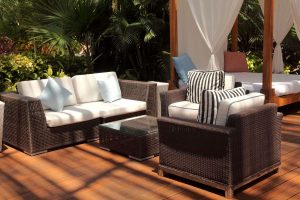 como limpiar muebles con moho